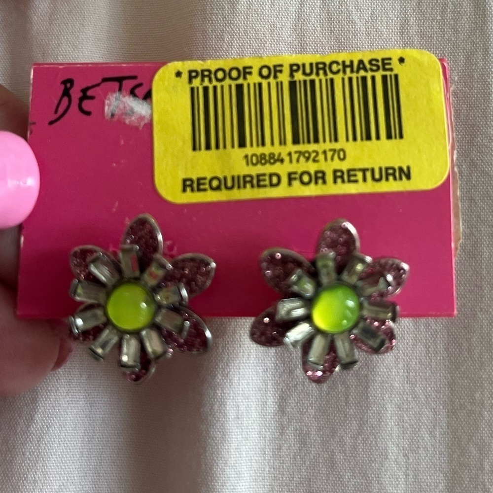 Betsey Johnson nwt flower earrings